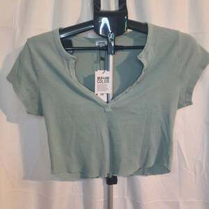 Garage Green crop top Large NWT